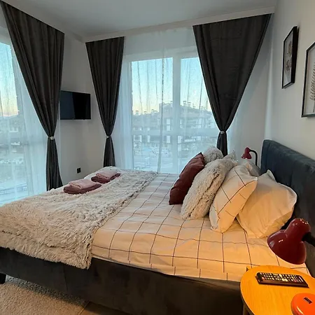 The Tower - Lovely @ Royal Towers Apartment