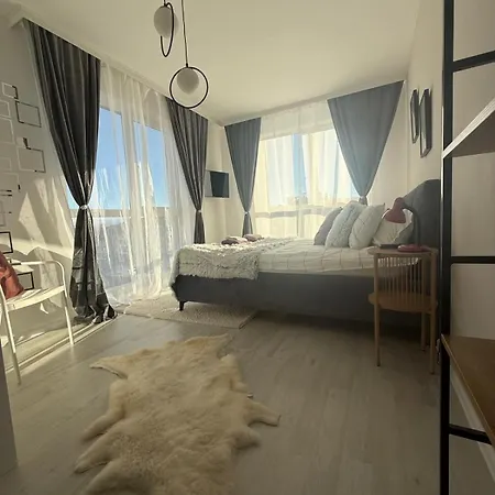 The Tower - Lovely @ Royal Towers Apartment