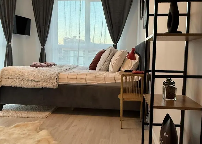 The Tower - Lovely @ Royal Towers Apartment