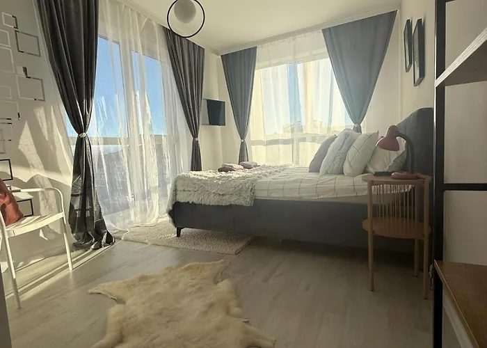 The Tower - Lovely @ Royal Towers Daire