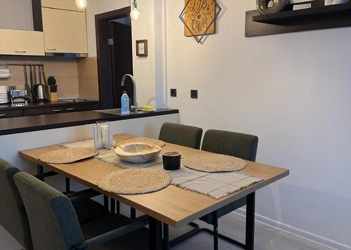 The Tower - Lovely @ Royal Towers Apartment